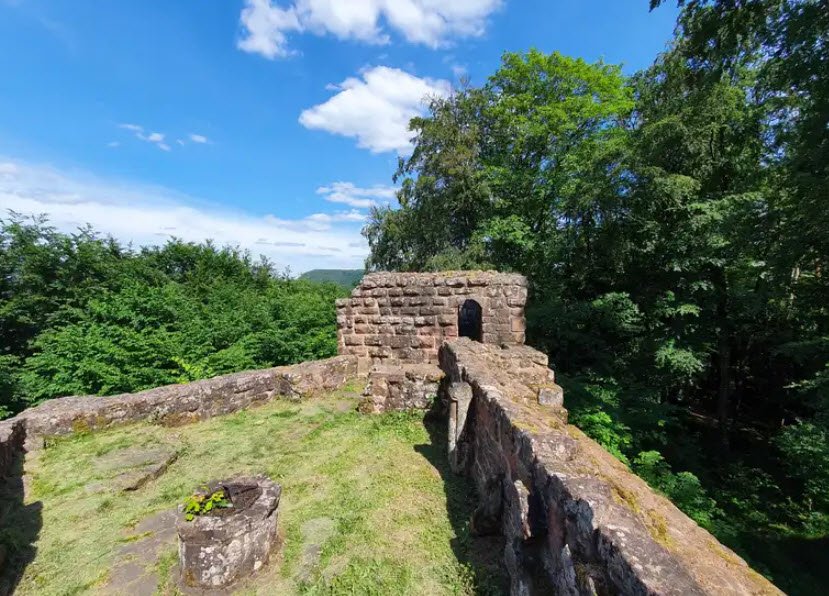 Burg Lützelhardt, Germany